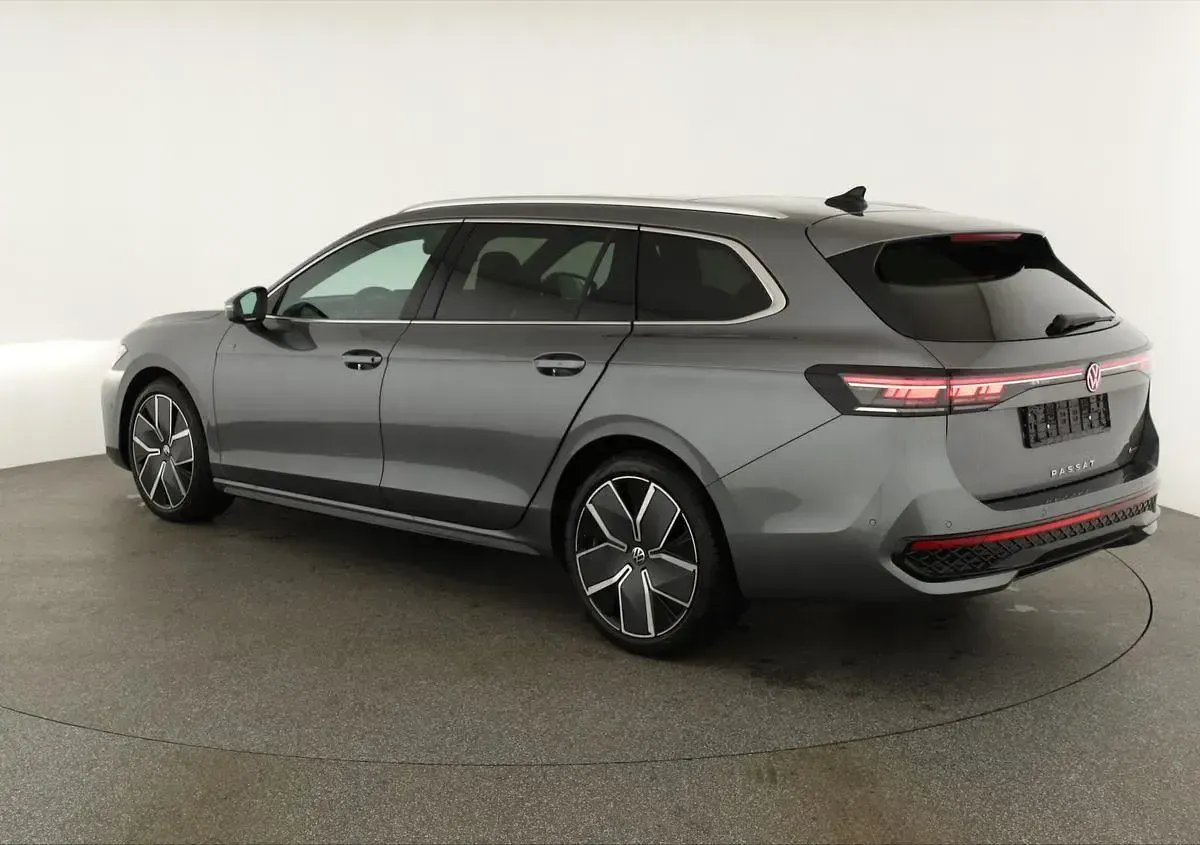 Neu VW Passat R-line 193 PS (141 kW) 2026 Diabasgrau metallic Kombi