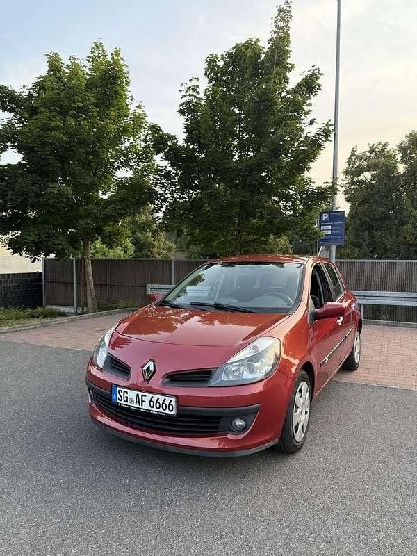 Rot Gebraucht 2006 Renault Clio II Dynamique Kleinwagen | 4.800 € (Fairer Preis) - Bild 1/4