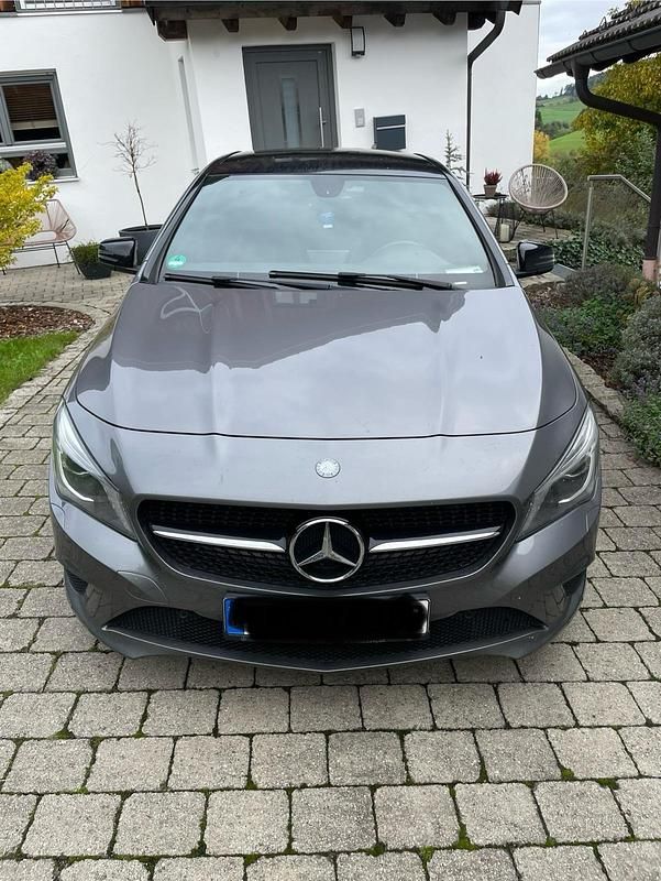 Grau Gebraucht 2014 Mercedes CLA250 Urban Limousine | 19.900 € (Fairer Preis) - Bild 1/4