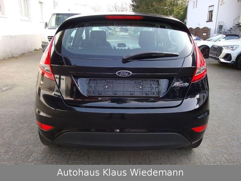 Gebraucht Ford Fiesta Ambiente 82 PS (60 kW) 2010 Schwarz Kleinwagen