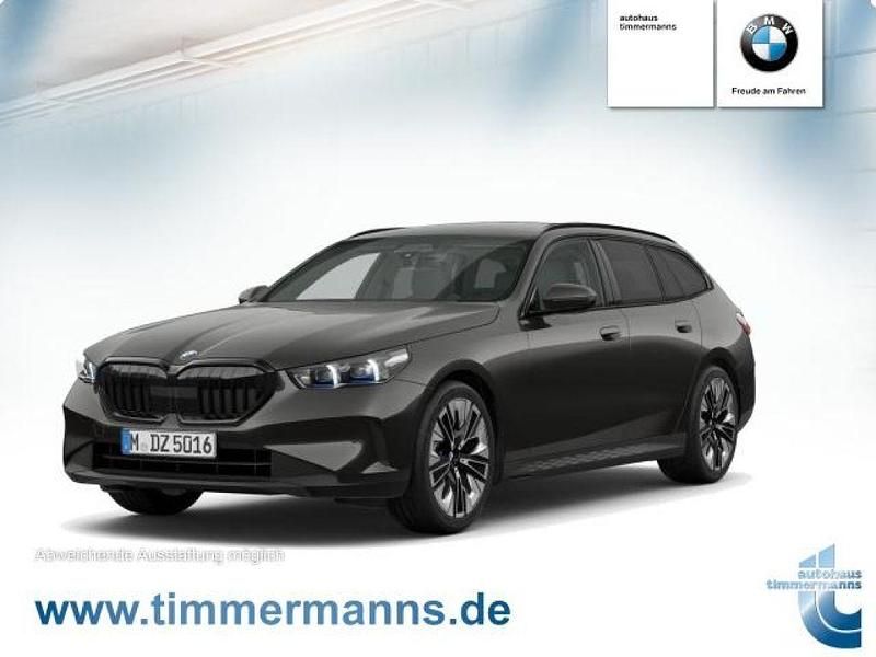 Sophisto grau brillant metallic (metallic) Gebraucht 2025 BMW 520 Kombi | 48.250 € (Superpreis) - Bild 1/4