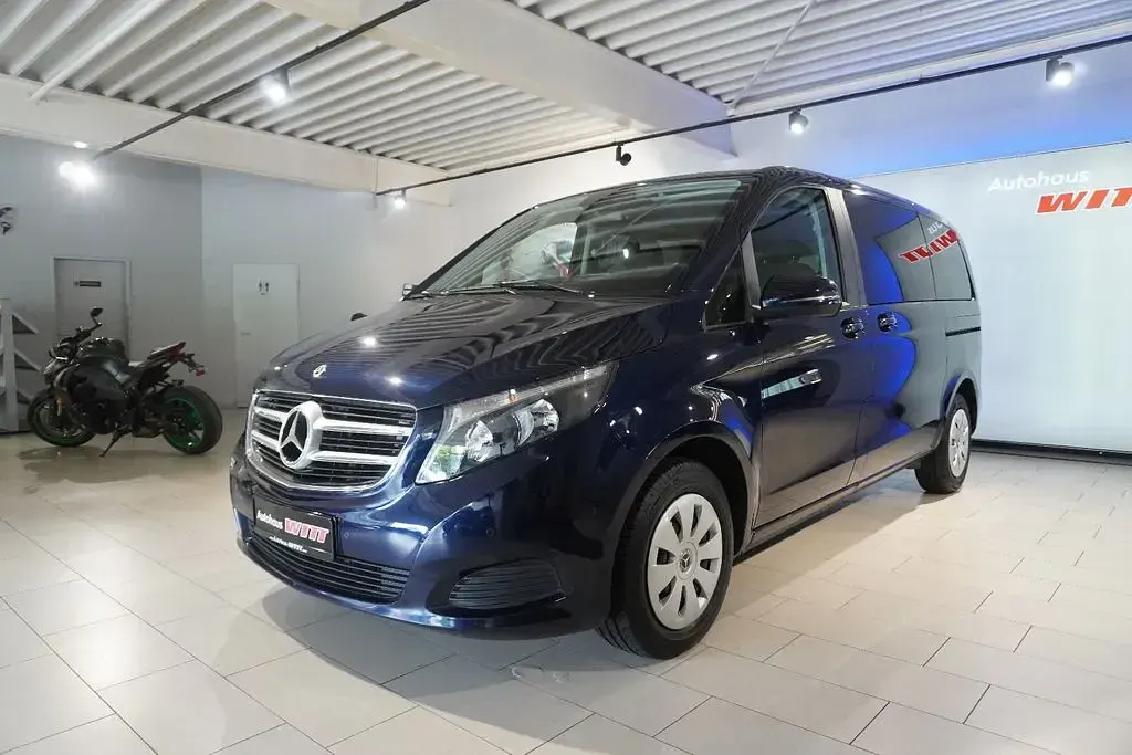 Gebraucht Mercedes V200 136 PS (100 kW) 2018 Blau Van / Kleinbus