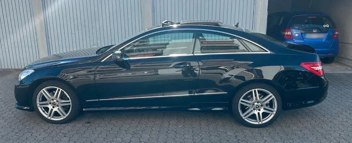 Używany Mercedes E350 AMG 306 KM (225 kW) 2012 Czarny Coupe