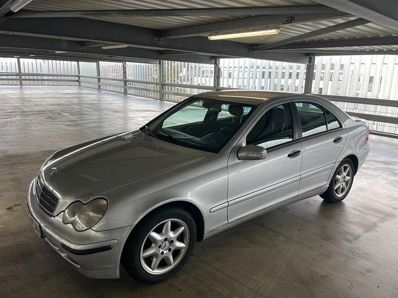 Silber Gebraucht 2001 Mercedes C270 Limousine | 2.250 € - Bild 1/4