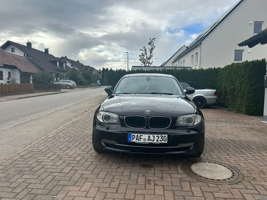 Gebraucht BMW 120 Sport Line 199 PS (146 kW) 2009 Schwarz Kleinwagen