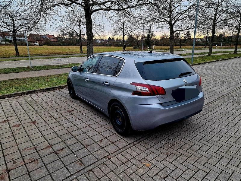 Gebraucht Peugeot 308 120 PS (88 kW) 2015 Grau Limousine