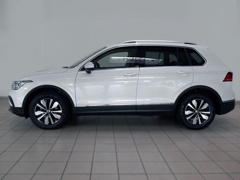 Gebraucht VW Tiguan Move 150 PS (110 kW) 2024 Oryxweiß perlmutteffekt SUV