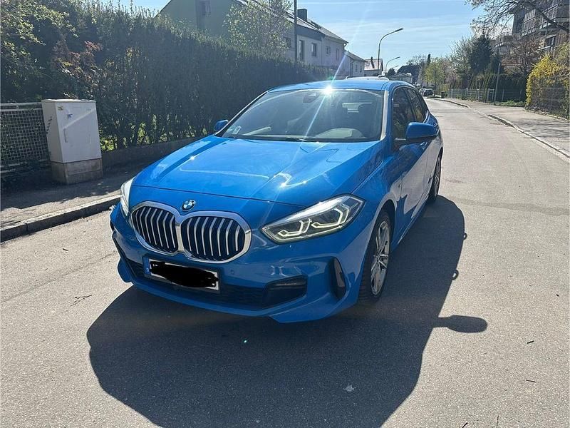 Blau Gebraucht 2020 BMW 118 M Sport Kleinwagen | 21.600 € (Fairer Preis) - Bild 1/4