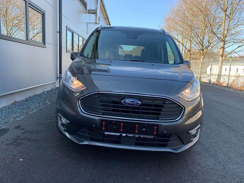 Gebraucht Ford Grand Tourneo Connect Titanium 120 PS (88 kW) 2019 Magneticgrau (metallic) Van / Kleinbus