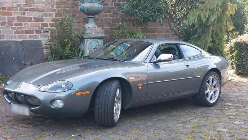 Silber Gebraucht 2003 Jaguar XKR Coupé | 19.900 € (Guter Preis) - Bild 1/4