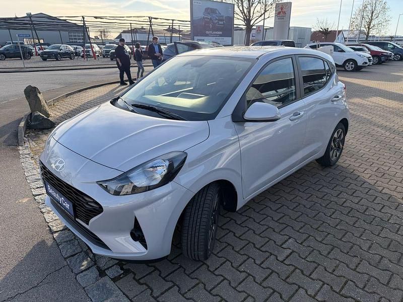 Neu Hyundai i10 79 PS (58 kW) 2025 Grau Kleinwagen