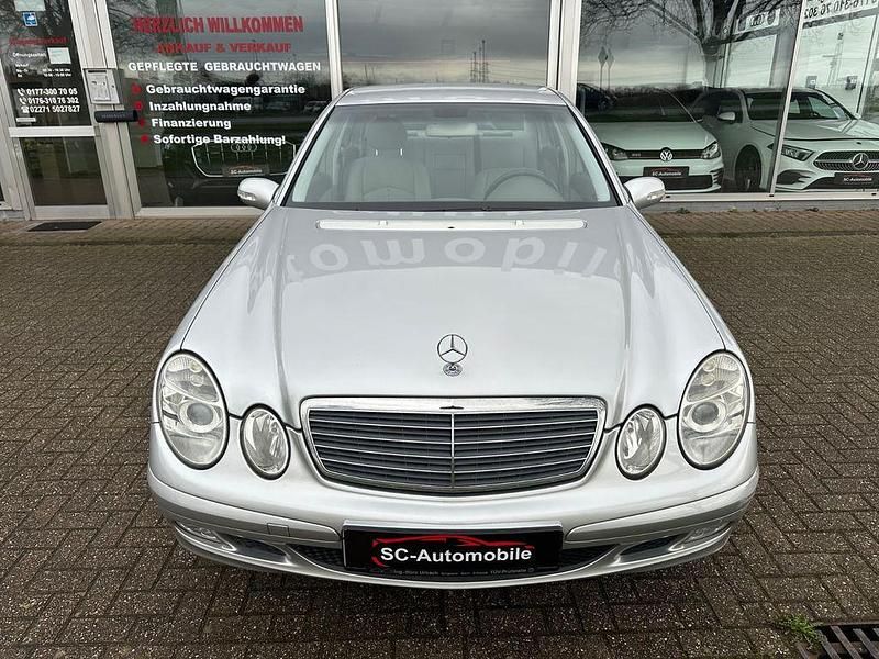Gebraucht Mercedes E220 150 PS (110 kW) 2002 Silber Limousine