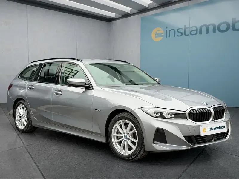 Gebraucht BMW 330e 184 PS (135 kW) 2023 Andere Kombi