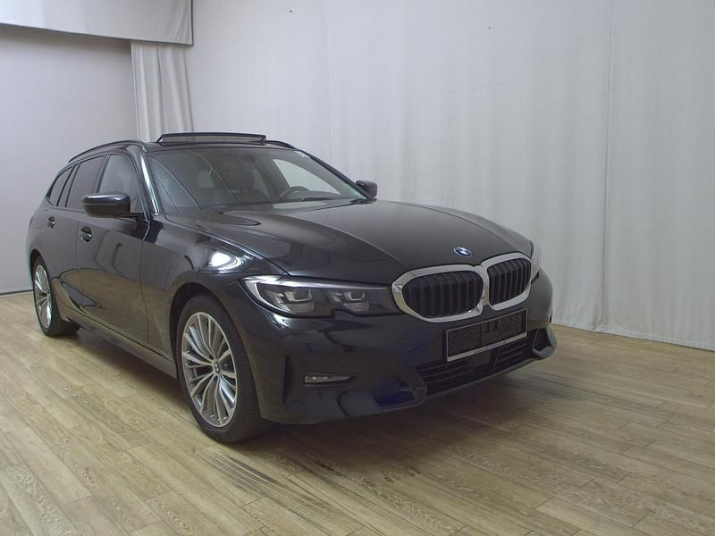 Gebraucht BMW 320 Sport Line 190 PS (139 kW) 2021 Black sapphire metallic (metallic) Kombi