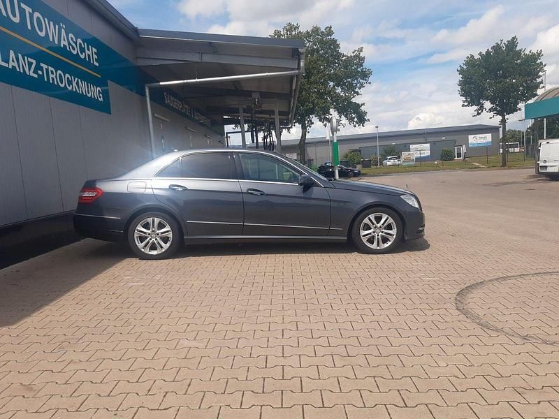 Gebraucht Mercedes E200 Avantgarde 136 PS (100 kW) 2012 Grau Limousine