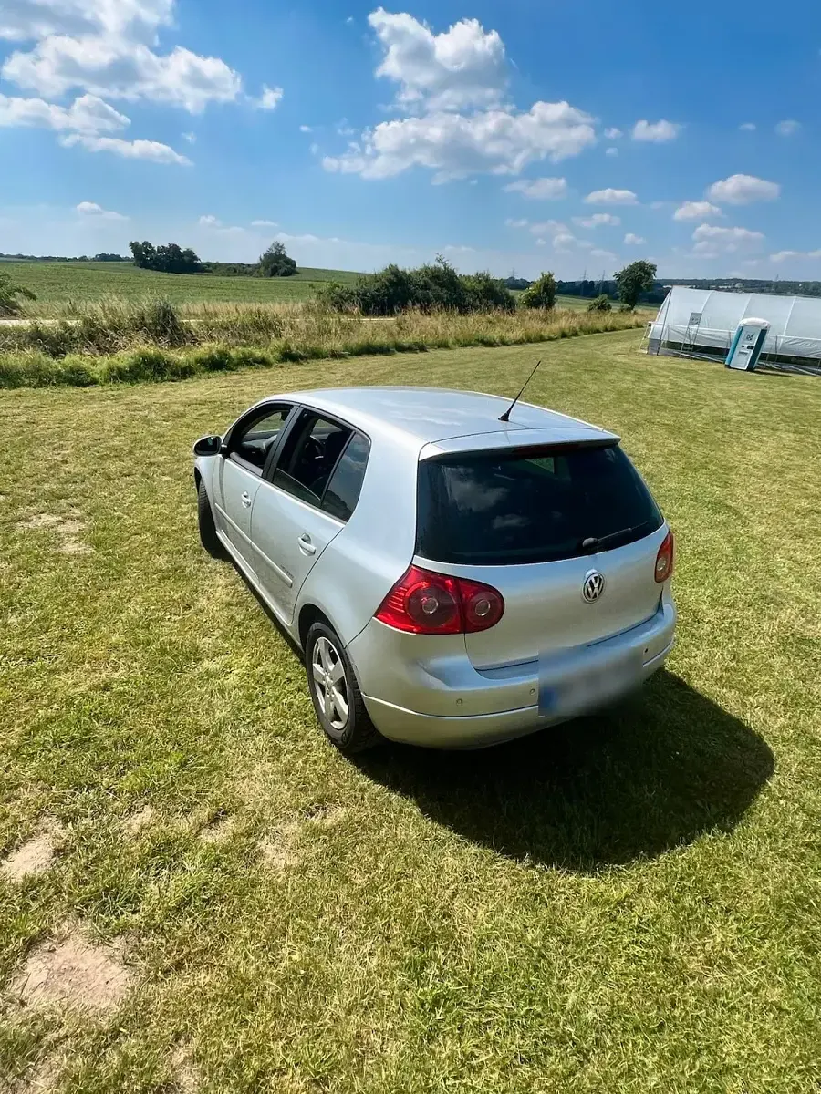Gebraucht VW Golf V 105 PS (77 kW) 2008 Silber Kleinwagen