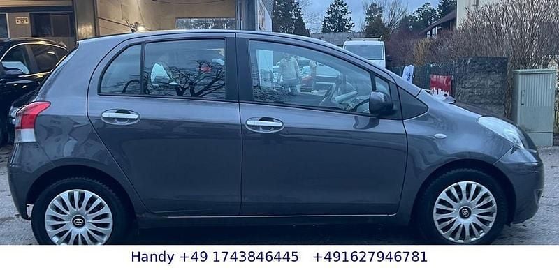 Gebraucht Toyota Yaris Cool 69 PS (50 kW) 2011 Grau Kleinwagen