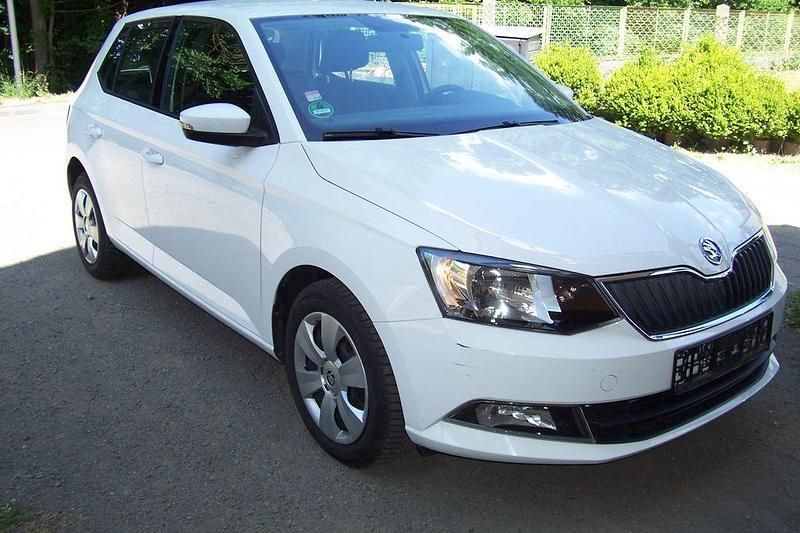 Weiß Gebraucht 2018 Skoda Fabia Ambition Limousine | 7.500 € (Superpreis) - Bild 1/4