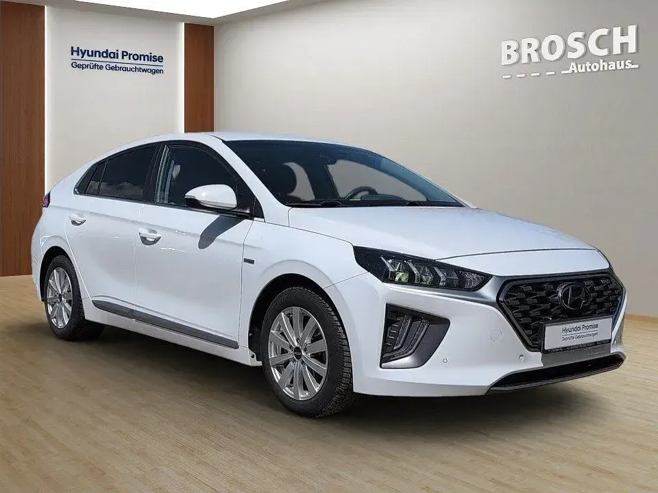 Gebraucht Hyundai Ioniq Premium 141 PS (103 kW) 2019 Polar white Kleinwagen