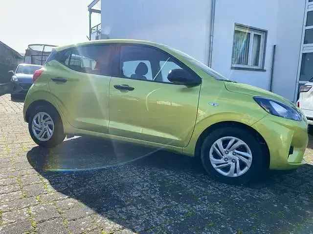 Gebraucht Hyundai i10 63 PS (46 kW) 2025 Lucid lime Kleinwagen