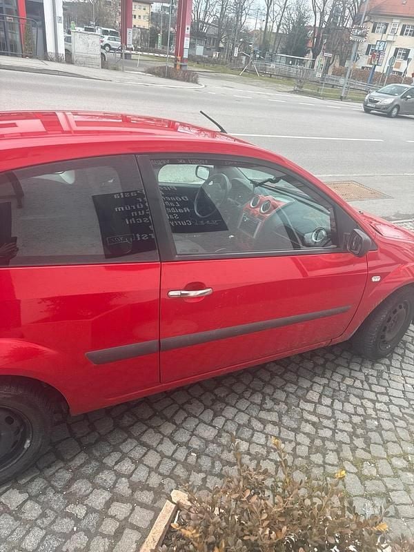 Gebraucht Ford Fiesta 75 PS (55 kW) 2005 Rot Kleinwagen