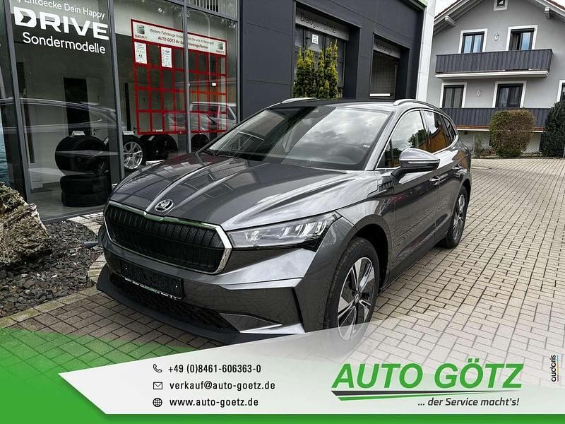 Graphite grau metallic Gebraucht 2024 Skoda Enyaq iV Suite SUV | 42.690 € (Fairer Preis) - Bild 1/4
