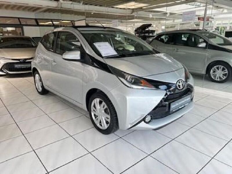 Merlansilber mica metallic Gebraucht 2015 Toyota Aygo X-wave Kleinwagen | 7.390 € (Teuer) - Bild 1/4