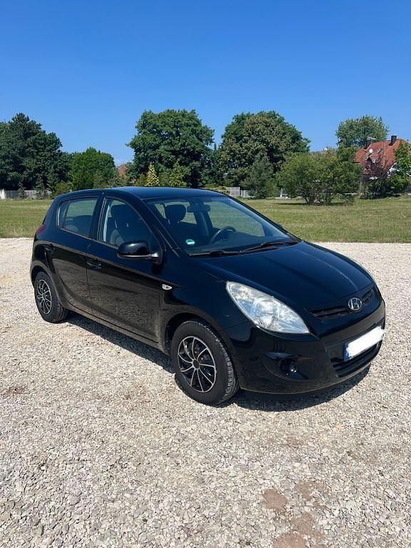 Schwarz Gebraucht 2012 Hyundai i20 Edition Limousine | 3.999 € (Fairer Preis) - Bild 1/4
