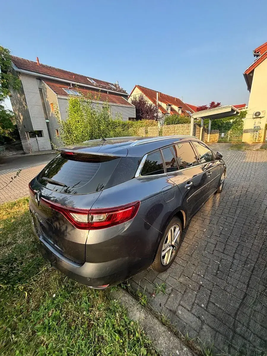 Gebraucht Renault Mégane GrandTour 131 PS (96 kW) 2018 Grau Kombi