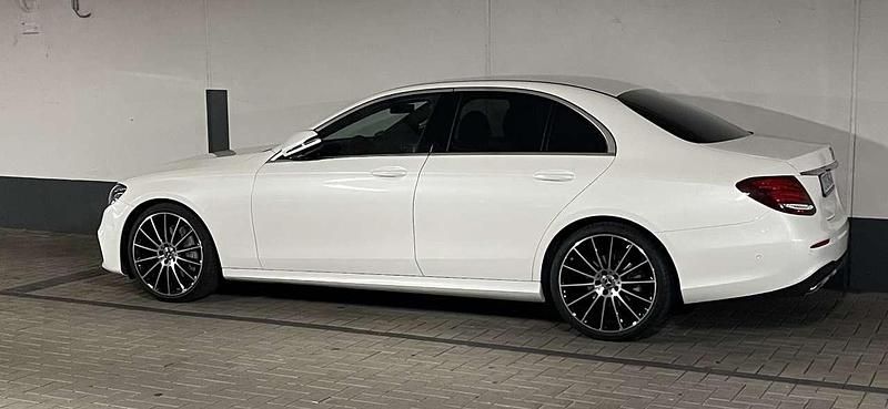 Gebraucht 2019 Mercedes E200 AMG Limousine | 29.999 € (Fairer Preis) - Bild 1/4