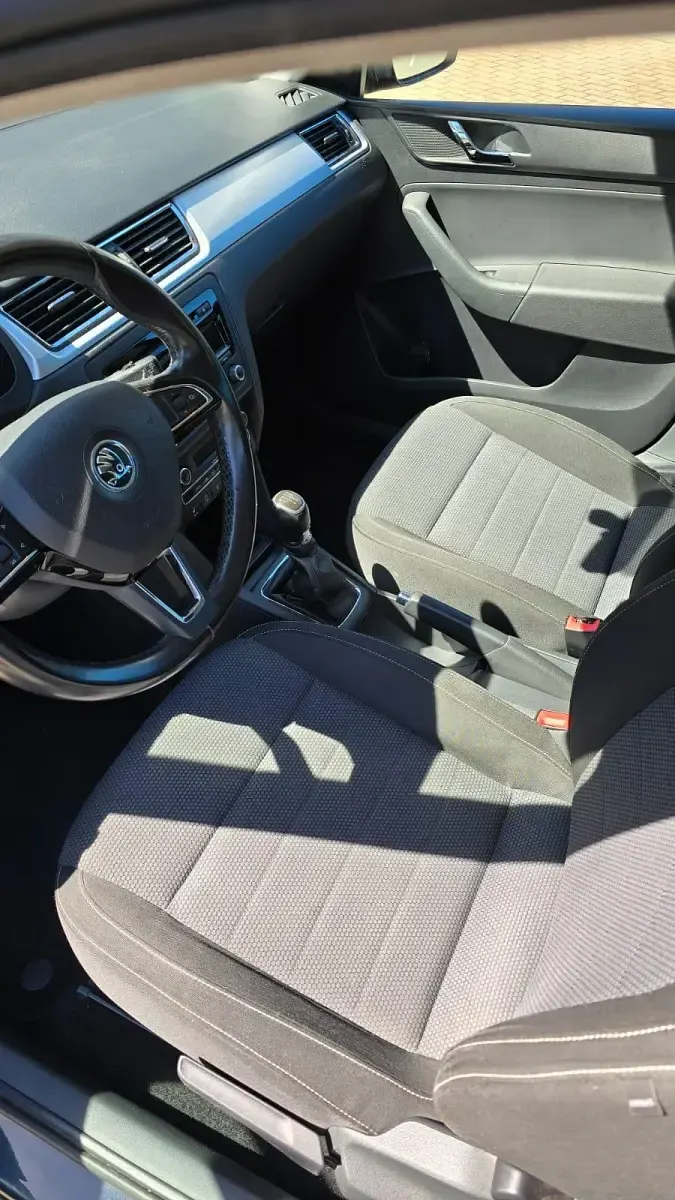 Occasion Skoda Rapid Elegance 90 ch (66 kW) 2014 Noir Citadine