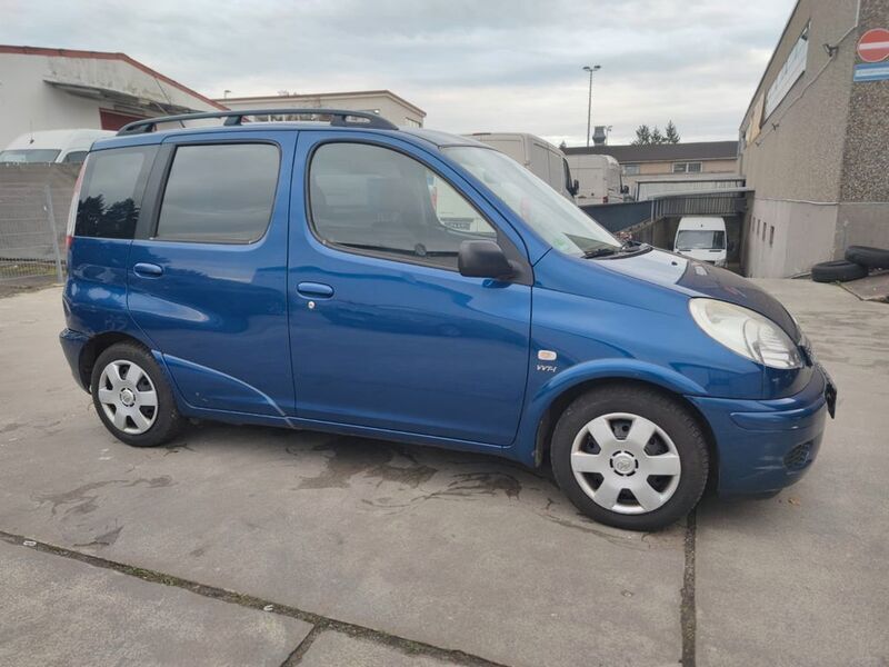 Blau Gebraucht 2003 Toyota Yaris Verso Van / Kleinbus | 2.000 € (Guter Preis) - Bild 1/4