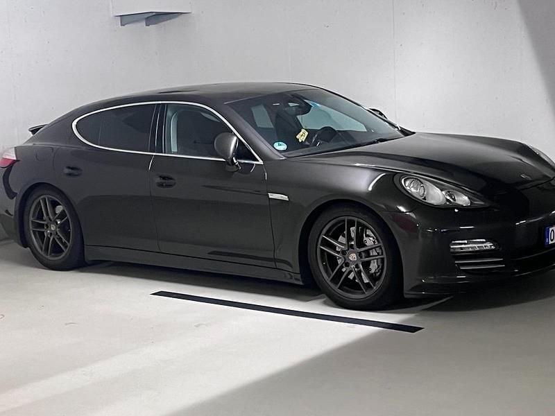 Grau Gebraucht 2011 Porsche Panamera 4S Limousine | 22.999 € (Superpreis) - Bild 1/2