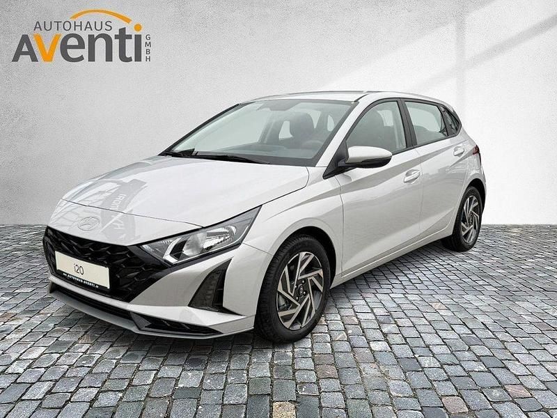 Neu Hyundai i20 Trend 101 PS (74 kW) 2025 Grau Limousine