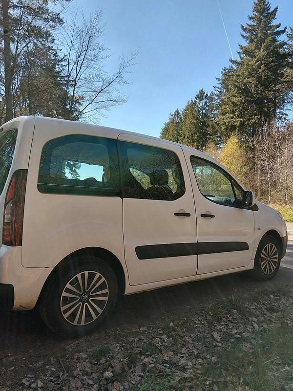 Gebraucht Peugeot TePee 92 PS (67 kW) 2013 Weiß Kombi
