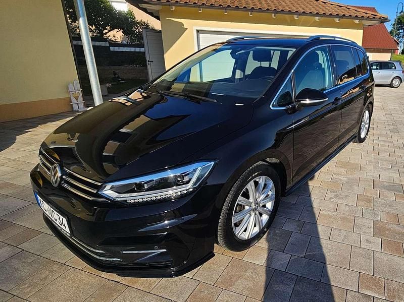 Schwarz Gebraucht 2017 VW Touran Highline Van / Kleinbus | 21.000 € (Fairer Preis) - Bild 1/4