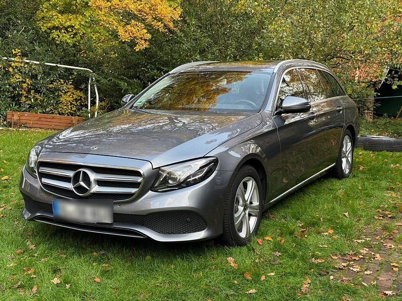 Grau Gebraucht 2017 Mercedes E220 Avantgarde Kombi | 19.900 € (Superpreis) - Bild 1/4