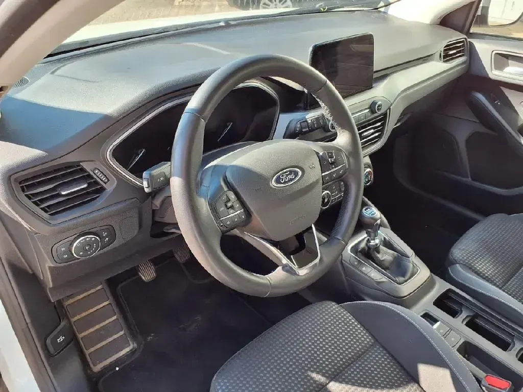 Gebraucht Ford Focus 101 PS (74 kW) 2022 Frostweiß Kombi