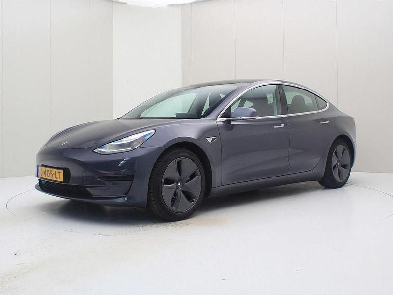 Grau Gebraucht 2020 Tesla Model 3 Standard Range Limousine | 21.900 € (Guter Preis) - Bild 1/4
