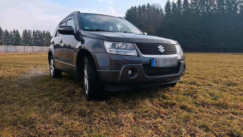 Gebraucht Suzuki Grand Vitara 127 PS (93 kW) 2010 Grau SUV