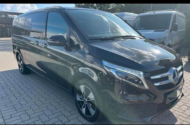Schwarz Gebraucht 2019 Mercedes V300 Van / Kleinbus | 47.500 € - Bild 1/4