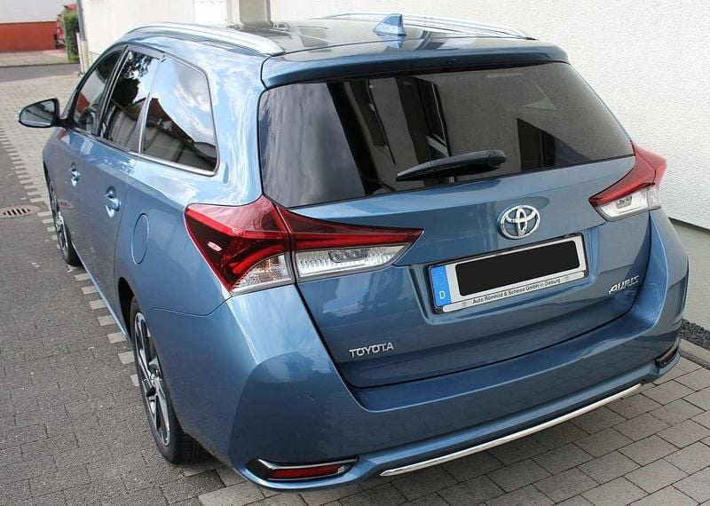Gebraucht Toyota Auris Edition 111 PS (81 kW) 2016 Blau Kombi