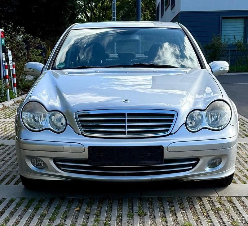 Silber Gebraucht 2004 Mercedes C180 Limousine | 2.999 € (Fairer Preis) - Bild 1/4