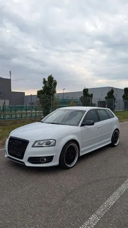 Gebraucht Audi S3 Sport 265 PS (194 kW) 2012 Weiß Kleinwagen
