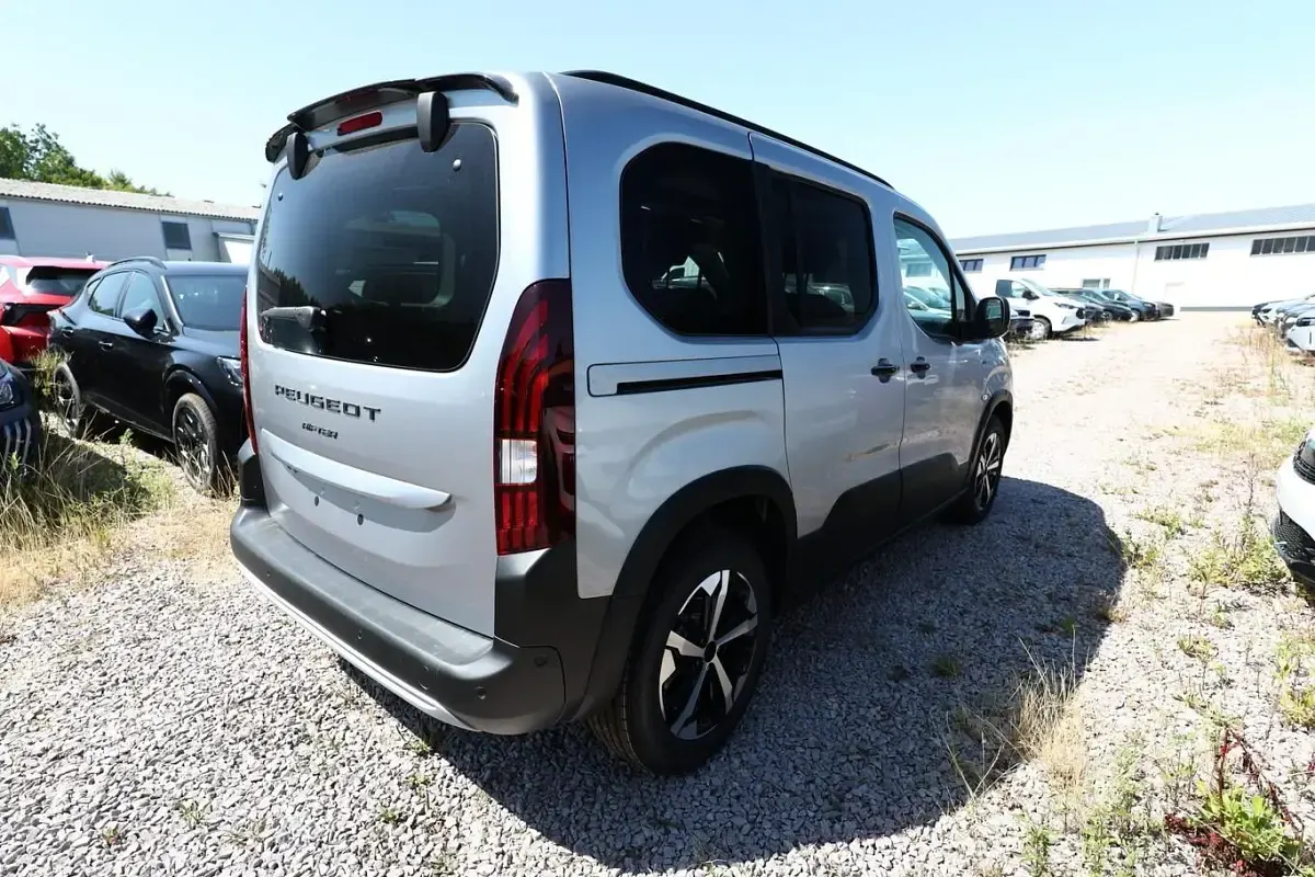 Neu Peugeot Rifter GT 131 PS (96 kW) 2026 Artense silber metallic Van / Kleinbus