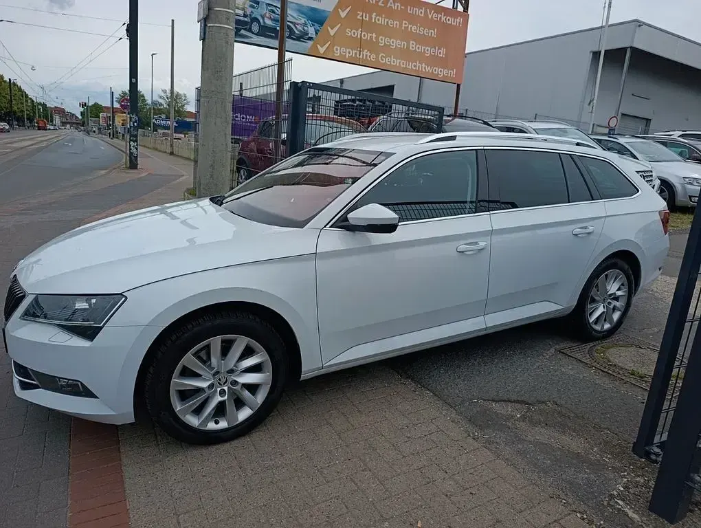 Gebraucht Skoda Superb Style 179 PS (131 kW) 2017 Weiß Kombi