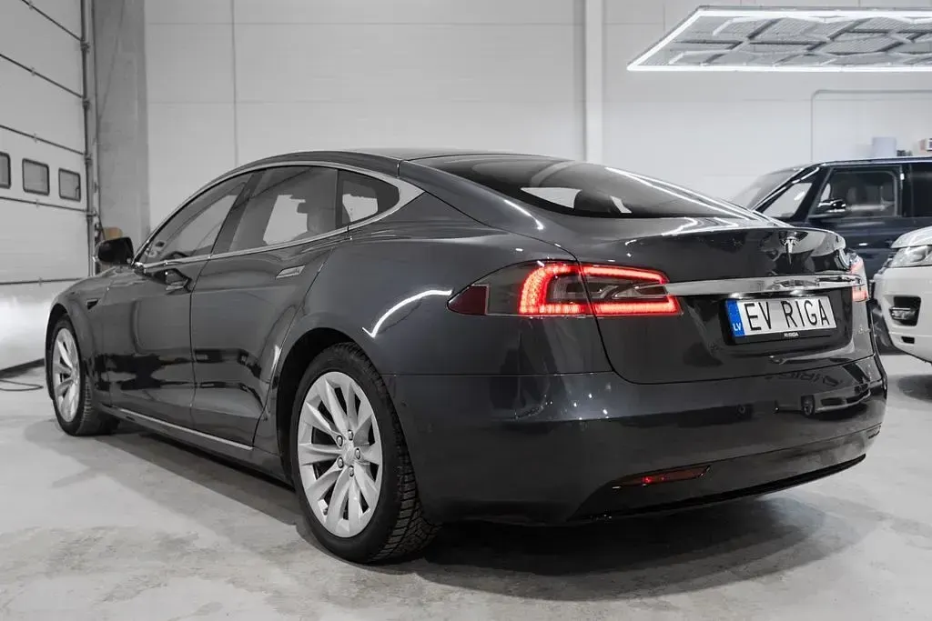 Second-hand Tesla Model S 413 kW (562 CP) 2020 Gri Hatchback