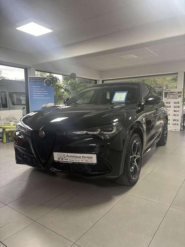 Colore esterno nero vulcano,metallic Gebraucht 2024 Alfa Romeo Stelvio Veloce SUV | 38.490 € (Fairer Preis) - Bild 1/4