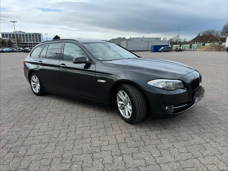 Gebraucht BMW 520 184 PS (135 kW) 2012 Grau Kombi