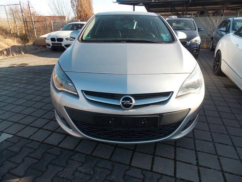 Gebraucht Opel Astra Energy 140 PS (102 kW) 2014 Silber Limousine